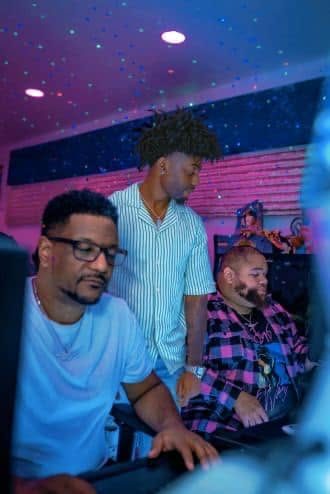Keyz Bridgez with artists in the studio