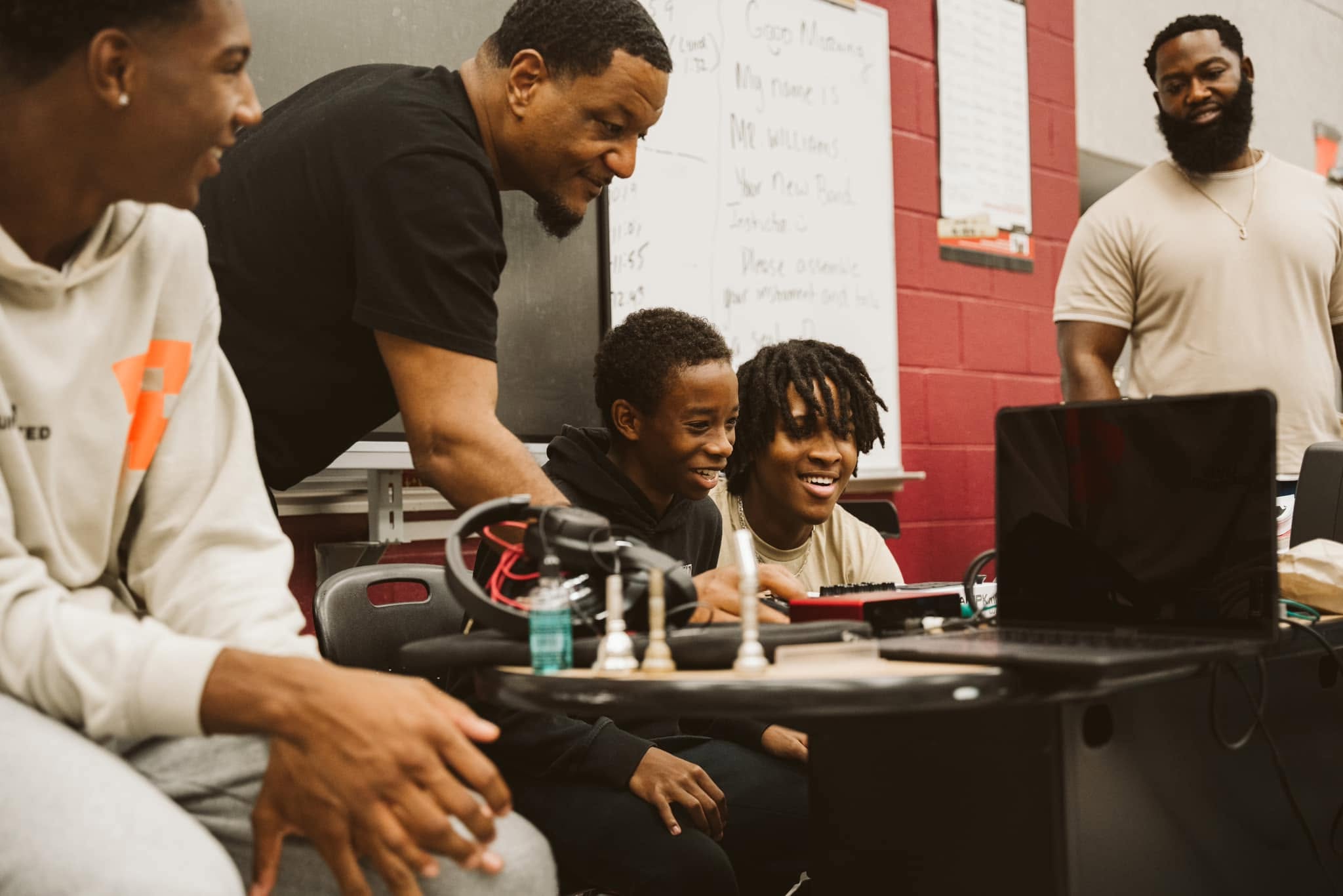 Keyz Bridgez mentoring young creators in a Dynamo Studios workshop